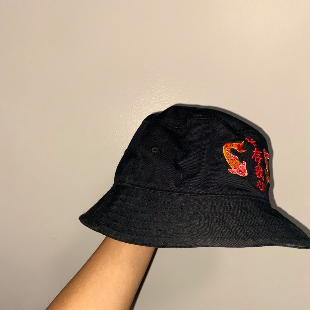 bucket hat - Picture 2 of 2